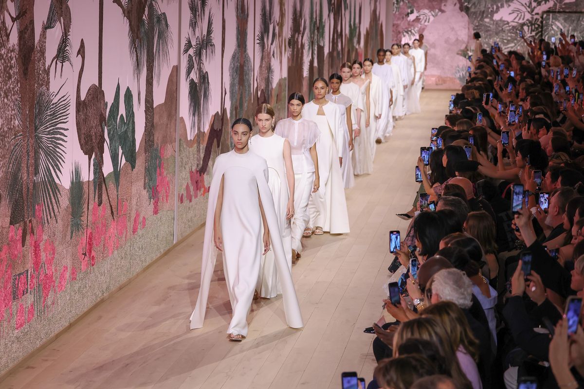 Dior 23AW 高訂：古典主義的現代演繹｜羅丹美術館大秀